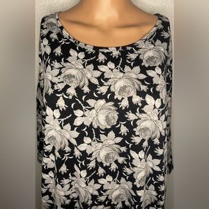 LulaRoe black and gray floral tunic style top. Size small